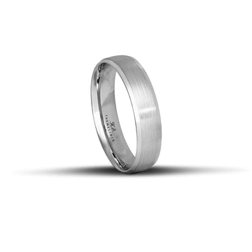 Λευκόχρυσες βέρες γάμου 5mm με σαγρέ φινίρισμα, χειροποίητης κατασκευής και ανατομικού σχεδιασμού.